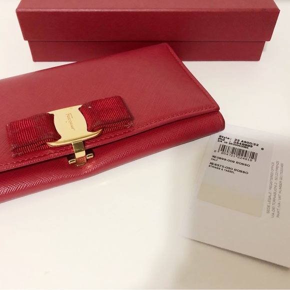 Authentic Salvatore Ferragamo Red Colour Leather Long Wallet Purse - Picture 3 of 15